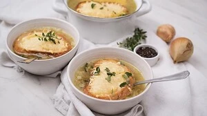 Ein Klassiker der französischen Küche: Zwiebelsuppe.