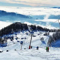 Skifahren kostet in Aflenz weiterhin dasselbe, wie im Vorjahr. Gemeindebürgerinnen und -bürger fahren gratis