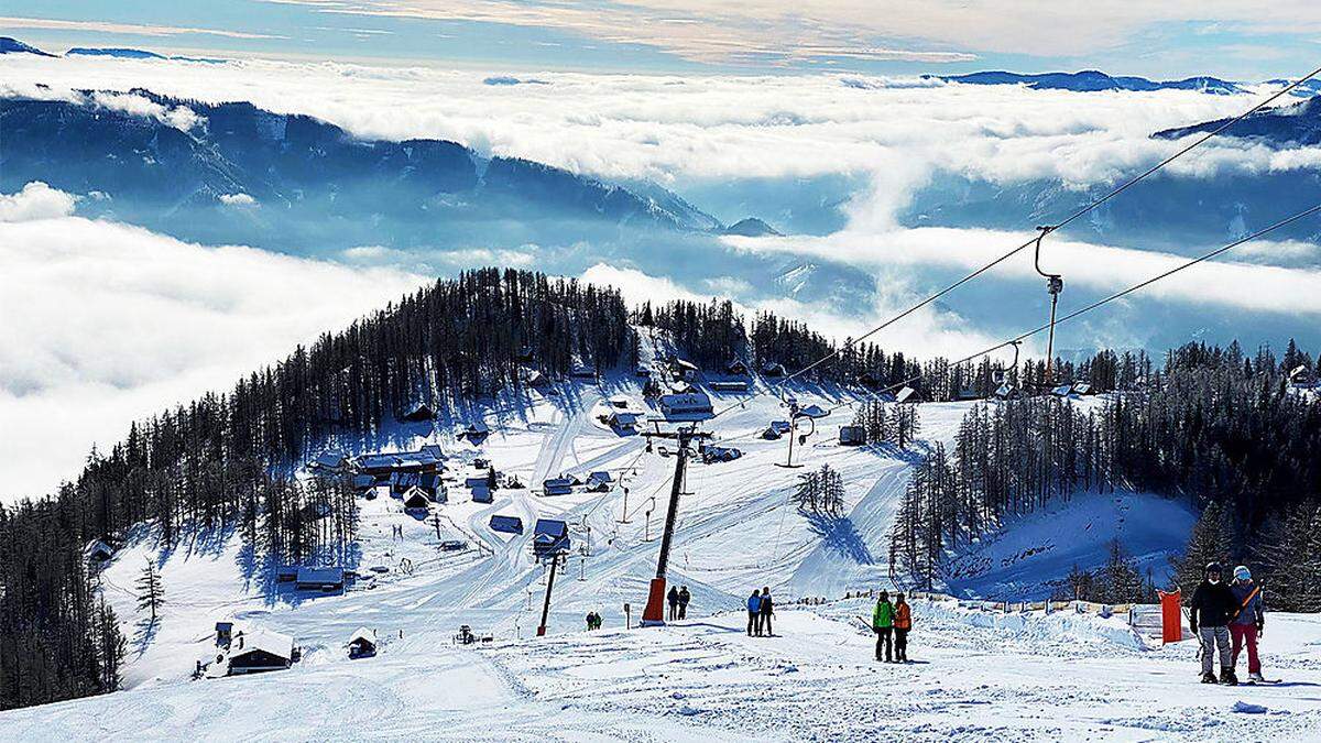Skifahren kostet in Aflenz weiterhin dasselbe, wie im Vorjahr. Gemeindebürgerinnen und -bürger fahren gratis