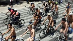 Nackte Radler demonstrierten gegen Luftverschmutzung in Mexiko-Stadt