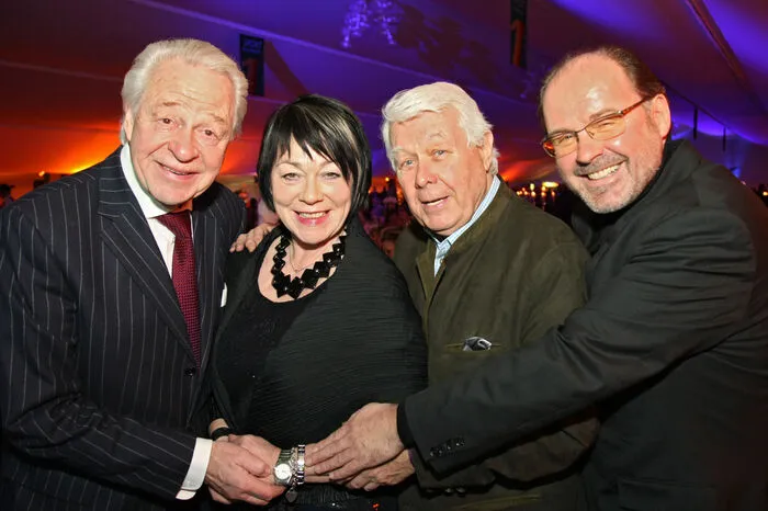 Sie war für die VIP beim Nachtslalom zuständig: hier 2010 mit Harald Serafin, Peter Weck und August Schmölzer 