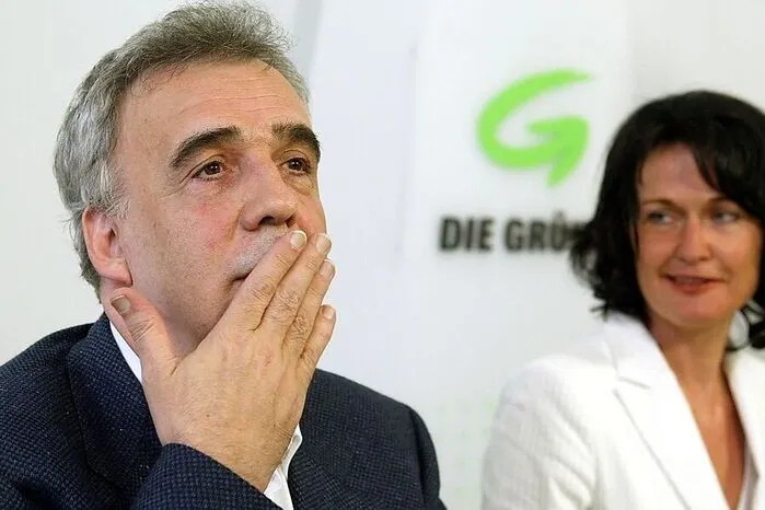 "Ein historischer Erfolg war der  Einzug der Grünen in den Kärntner  Landtag, den letzte Landtag, in dem wir noch nicht vertreten waren.  Das war auch das einzige Mal, dass mir Johannes Voggenhuber gratuliert hat."  