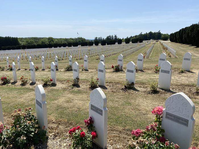 Gedenkstätte von Verdun: 16.000 weiße Kreuze und Gedenksteine für Gefallene mit anderer Religionszugehörigkeit