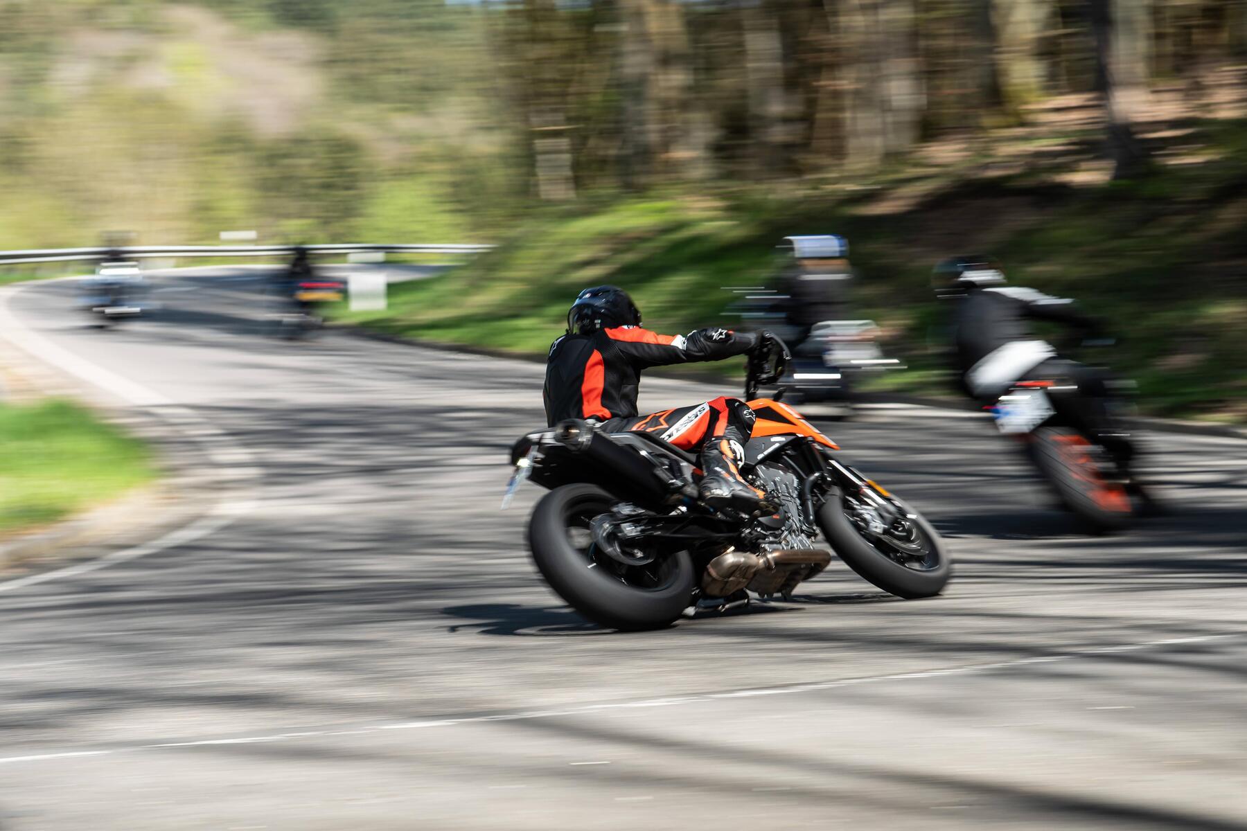 Oberkärnten: Motorradfahrer blieb schwer verletzt auf der Straße liegen
