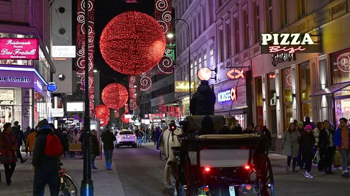 Am 22. November schalteten die Innenstadt-Kaufleute die romantische Weihnachtsbeleuchtung der Wiener Innenstadt ein.