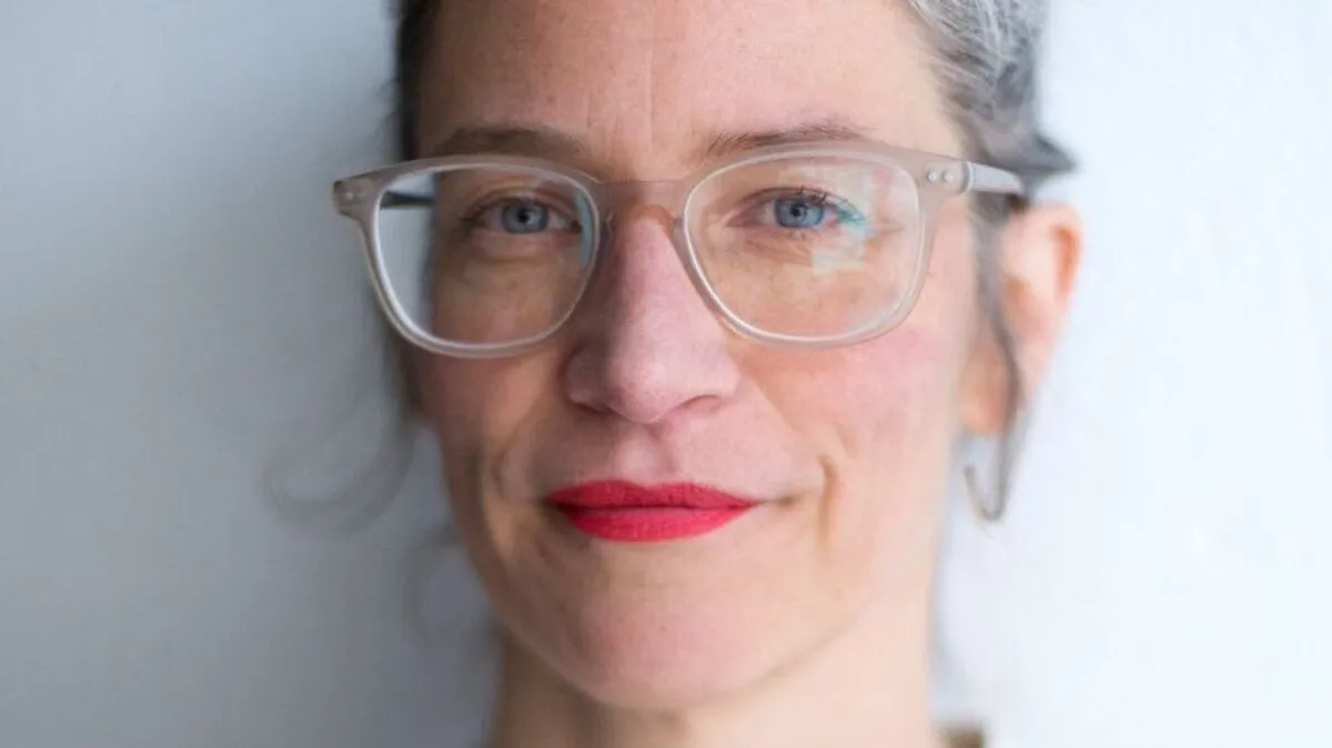 Die Kulturwissenschaftlerin Evke Rulffes stürmt mit ihrem Buch "Die Erfindung der Hausfrau" die Büchercharts. 