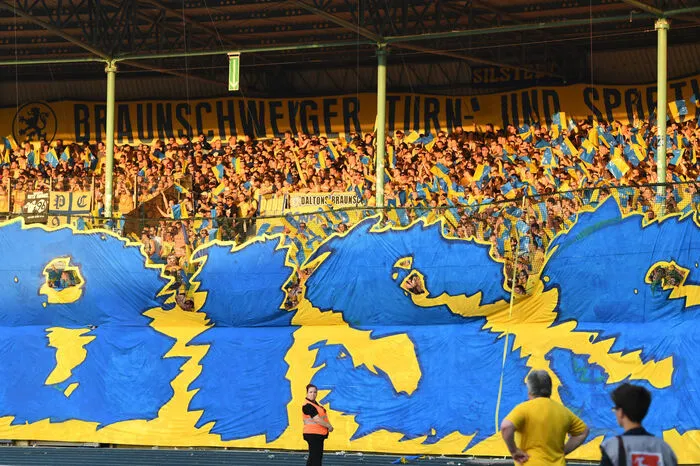 Da waren die Fans der Braunschweiger noch friedlich.