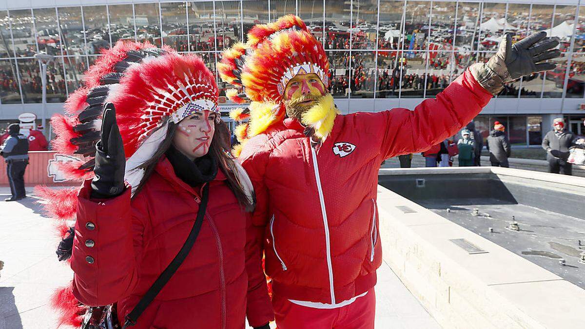 Die Kansas City Chiefs verbieten ihren Fans künftig das Tragen von Haarschmuck und Gesichtsbemalung dieser Art