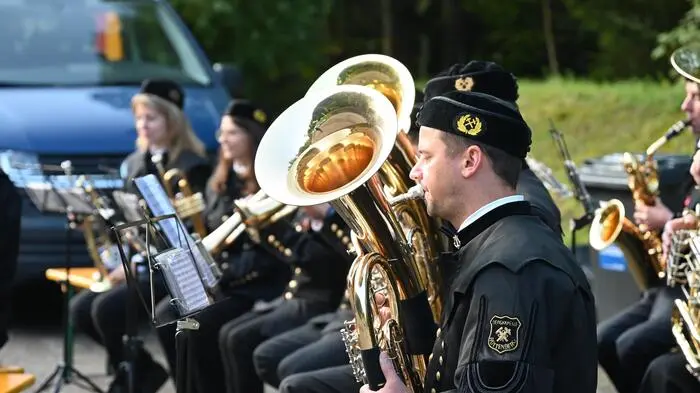 Den musikalischen Auftakt machte die Bergkapelle Hüttenberg unter dem Kapellmeister Martin Irrasch und Obfrau Lisa Kaiser. 
