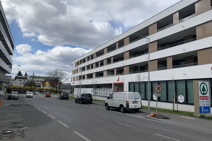 Das ist die bereits bekannt Fassade des ÖWG-Projekts.