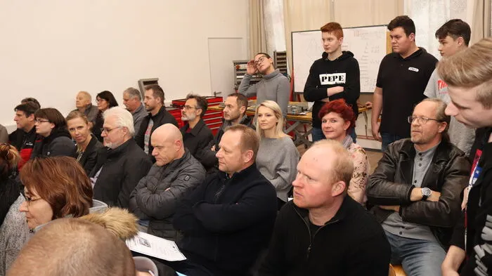 18 angehende Facharbeiter im ersten Lehrjahr wurden für den Abschluss ihrer ABV-Zusatz-ausbildungen ausgezeichnet.
