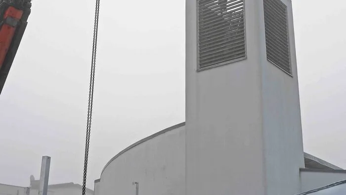 "Oben ohne" präsentierte sich am Mittwoch das Seelsorgezentrum Liebenfels. Der alte Turm wurde abgetragen.
