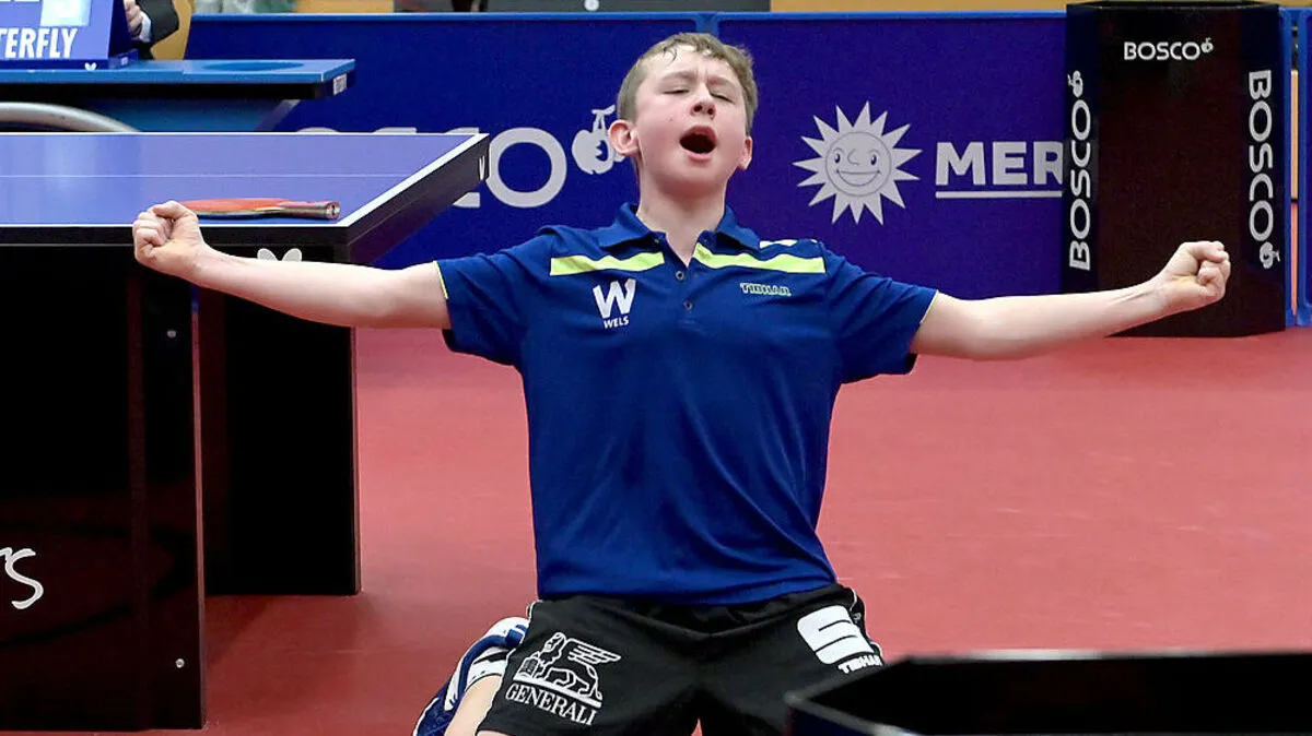 Der zwölfjährige Julian Rzihauschek jubelt auch schon wie ein Großer