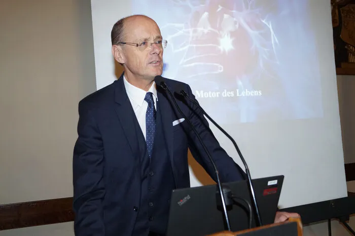 Primarius Gerhard Dietrich (Vorstand Innere Medizin im Krankenhaus Spittal) hielt einen Vortrag zum Thema "Das Herz, Motor des Lebens"