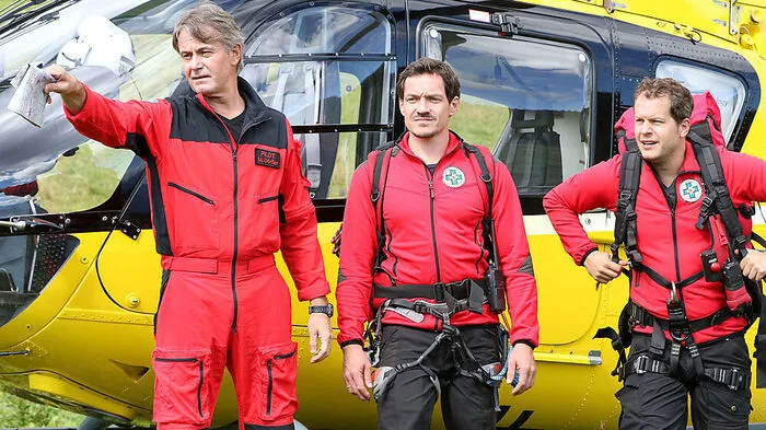 Die Bergretter im drehen im Ramsauer Almengebiet: Robert Lohr, Markus Brandl, Mirko Lang (von links)