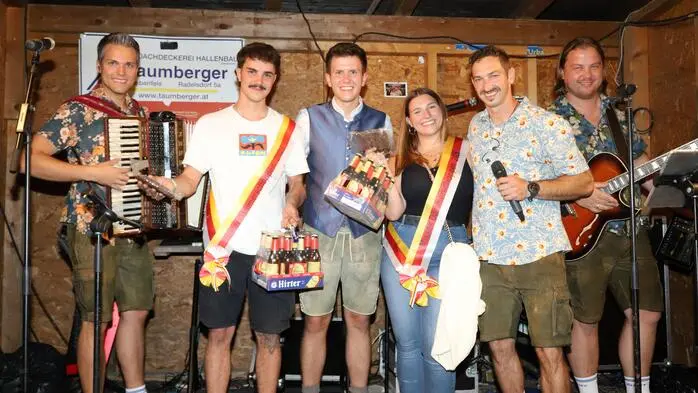 Das Dämmerschoppenpärchen 2025 mit „Mister“ Lukas Schwarzl und „Miss“ Tabea Pacher wurde gekürt.