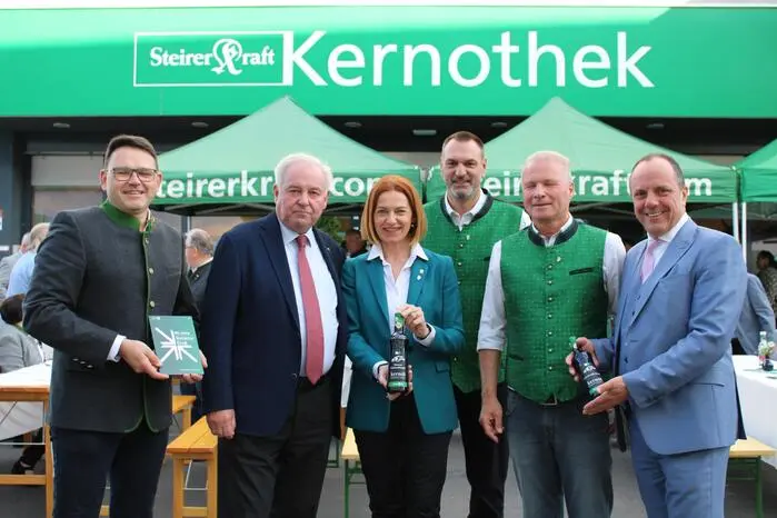 Im Rahmen der Feier wurde auch eine eigens erarbeitete Festschrift samt Chronik vorgestellt.