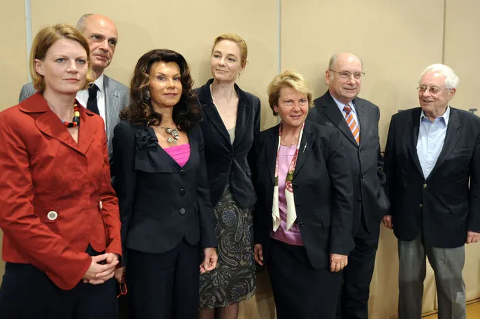 Im Jahr 2010 holte nach den Missbrauchsfällen in der katholischen Kirche die Opferschutzbeauftragte Waltraud Klasnic Brigitte Bierlein in die die Kommission, in der die Fälle aufgearbeitet wurden.