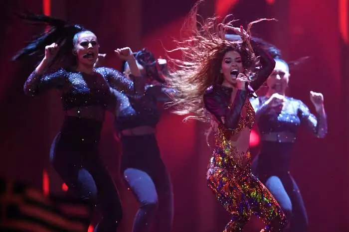 Eleni Foureira entwickelt sich zunehmend zu einer ernstzunehmenden Favoritin. Shakira lässt grüßen.