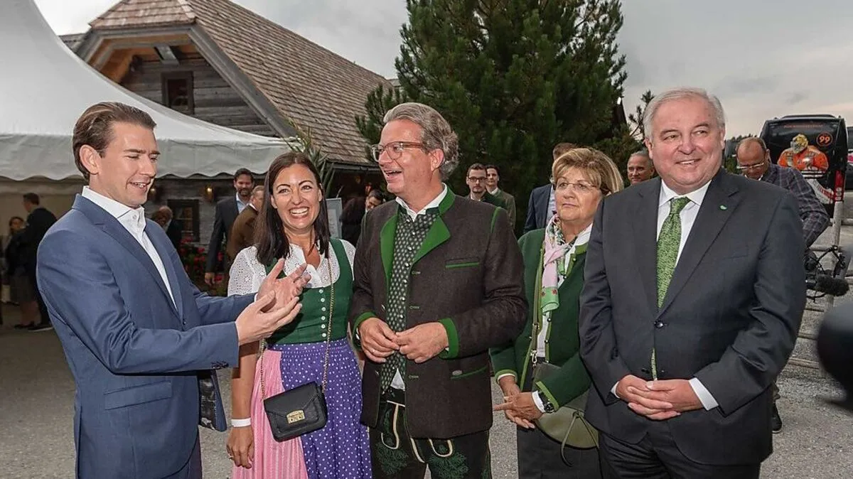 Kanzler Sebastian Kurz mit Iris und Christopher Drexler sowie Marianne und Hermann Schützenhöfer