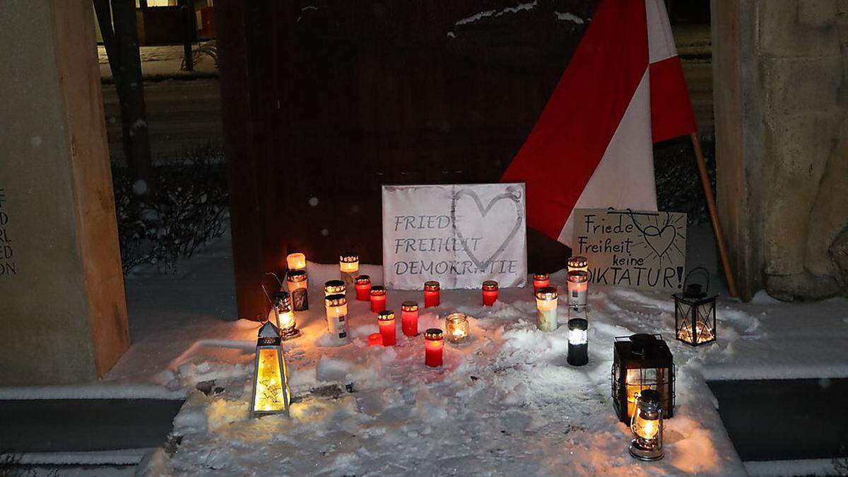 Start- und Endpunkt des Protestzuges: das Kriegerdenkmal auf dem Unteren Hauptplatz in Völkermarkt