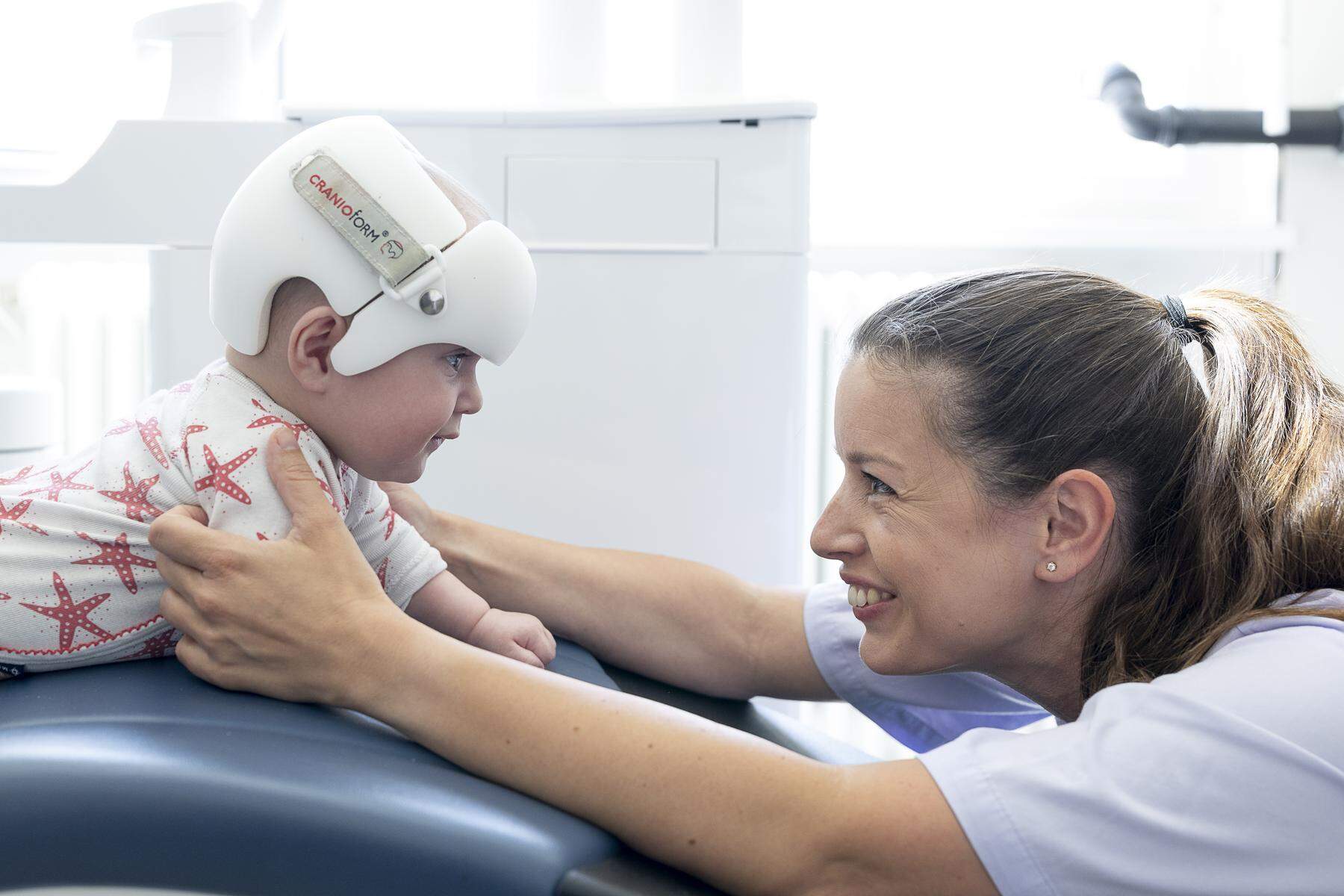 Bei Säuglingen: Wenn ein Helm die Therapie ist
