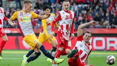 GRAZ,AUSTRIA,03.APR.19 - SOCCER - UNIQA OEFB Cup, semifinal, GAK 1902 vs Red Bull Salzburg. Image shows Hannes Wolf (RBS) and Lukas Graf (GAK).
Photo: GEPA pictures/ Christian Walgram
