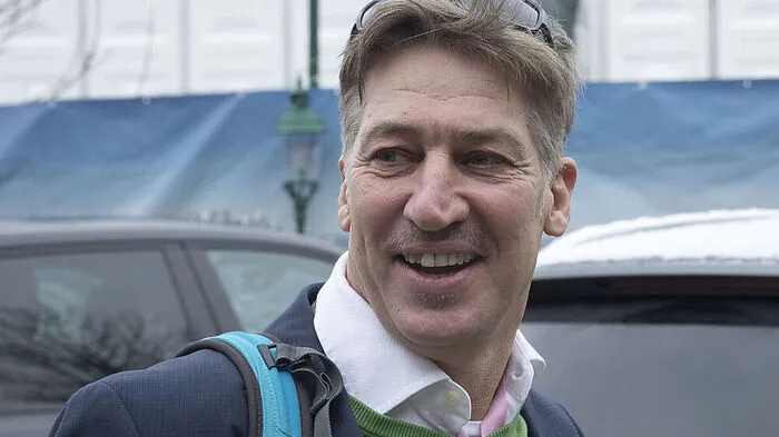 Tobias Moretti soll in Kurzfilmen darauf hinweisen, wie sich Wanderer auf der Alm richtig verhalten