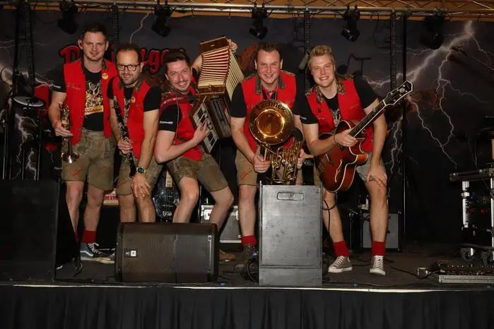 Für beste Tanzmusik und Stimmung sorgten „Die jungen Wernberger“ mit Manuel Wieltschnig, Hansi Leitner, Martin Ulbing, Johannes „Joschi“ Auernig und Prof. Igor Vrhnjak im Ballsaal.