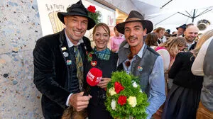 Michael Kummerer von der Vilacher Bauerngman, Kleine Zeitung Geschäftsführerin Xenia Daum und Sonderreporter Faiasalamanda