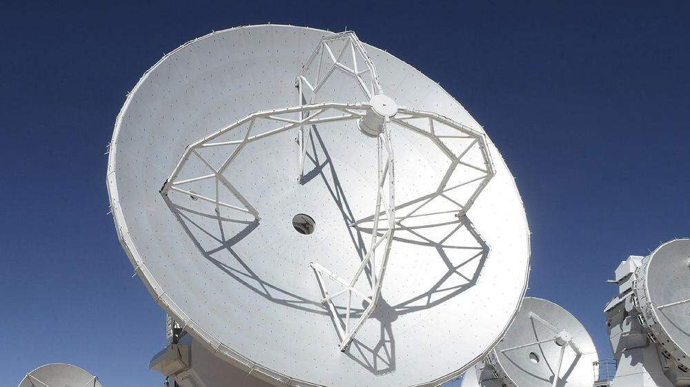 Wiener Forscher entdeckten elliptische Hülle um sterbenden Stern