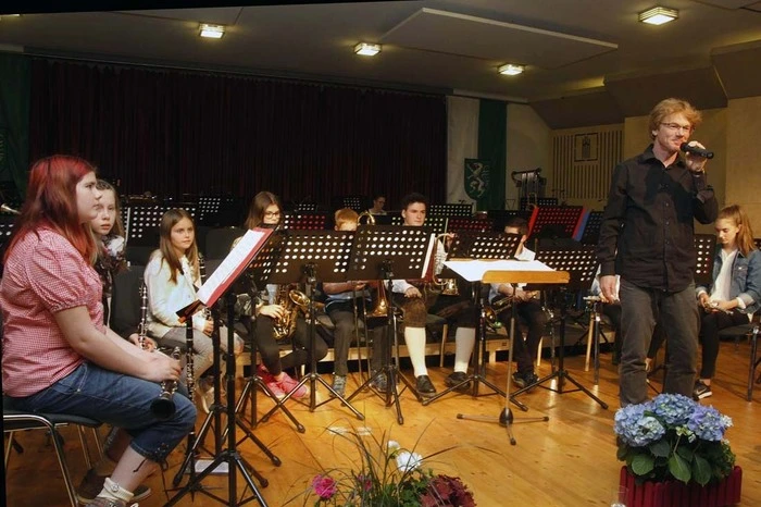 Einen großen Auftritt hatte die Teenyband unter der Leitung von Willi Kulmer.