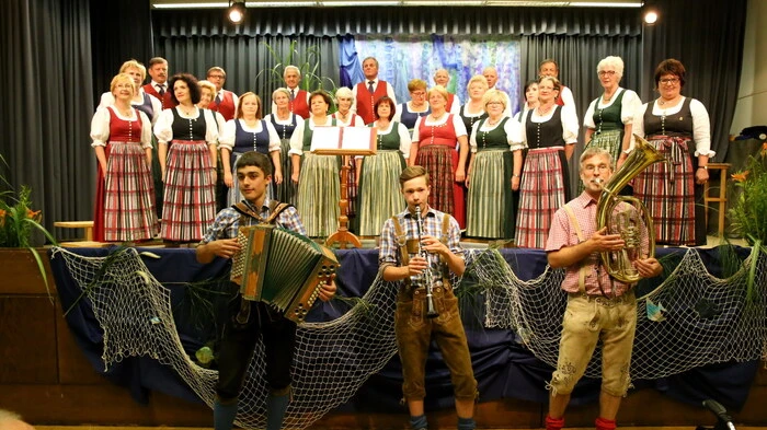 Unter dem Motto „Wasserklang mit Kunst &amp; Gsang“ lud am Wochenende der Gemischte Chor Liebenfels unter Obmann Karl Huber und Chorleiterin Maria-Christine Schwarzl zum Konzertabend. 