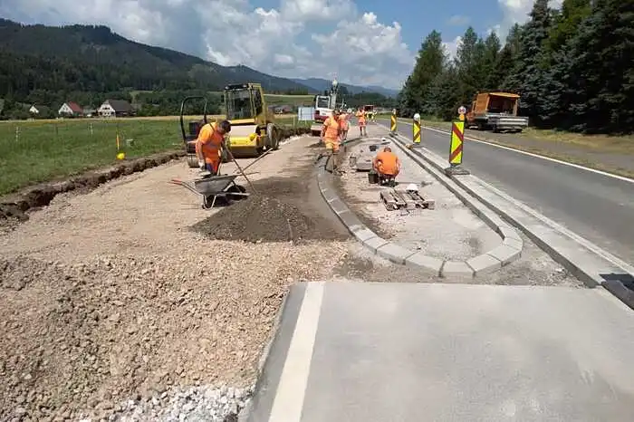 Ziel ist es, den zukünftigen Straßenerhaltungsfachmännern noch mehr Praxiserfahrung zu ermöglichen und für Verkehrssicherheit im Ortsgebiet von Thaling zu sorgen.