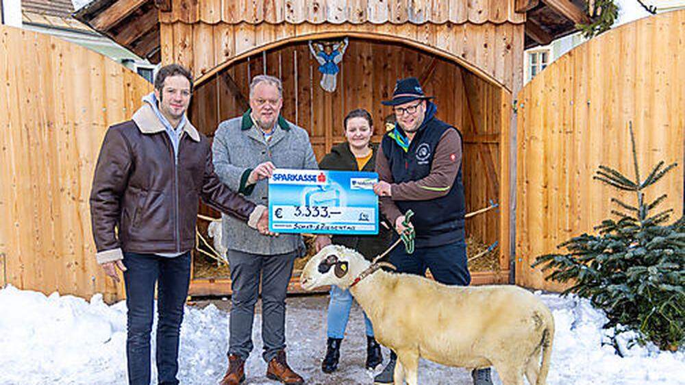 Der Reinerlös des internationalen Tages des Schafes und der Ziege wurde gespendet: Gotthard Ebner, Martin Treffner sowie Nina und Marius Treffner