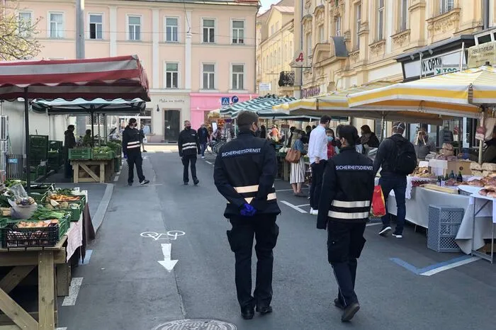 Die Grazer Ordnungswache patrouilliert am Markt und in der Schlögelgasse.