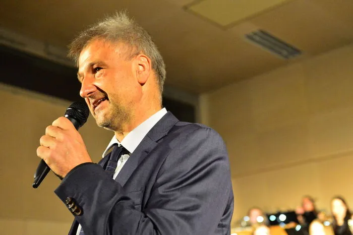 Direktor Manfred Regner zeigte sich stolz auf die musikalischen Schüler.
