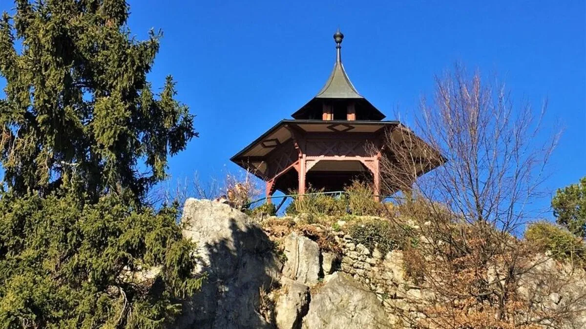Ein Blick auf den Chinesischen Pavillon am Schloßberg