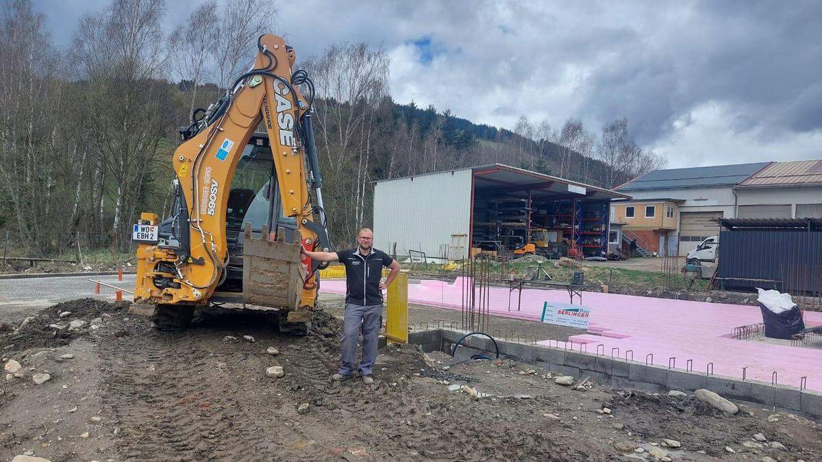 Michael Hainzl baut neben seiner Werkstatt ein Lackierzentrum