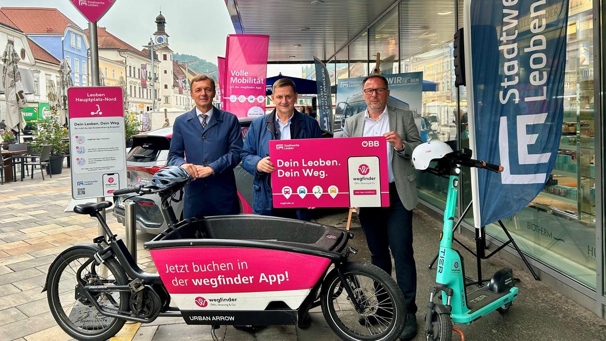 Stadtwerke-Direktor Ronald Schindler, Bürgermeister Kurt Wallner und Peter Wallis, Regionalmanager der ÖBB Steiermark präsentierten nachhaltige Mobilitätsangebote in Leoben