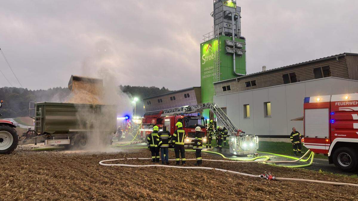 Die Feuerwehren aus Deutsch-Kaltenbrunn, Rudersdorf, Rohrbrunn und Fürstenfeld löschten den Brand | Die Feuerwehren aus Deutsch-Kaltenbrunn, Rudersdorf, Rohrbrunn und Fürstenfeld löschten den Brand