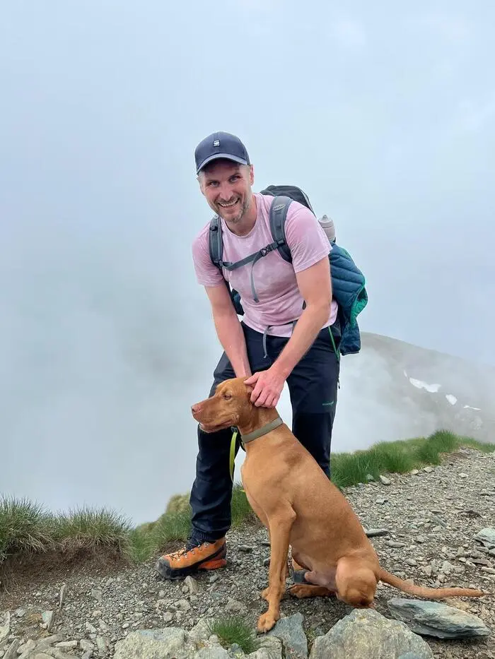 Janos Juvan und Hund Oscar