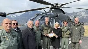 Strahlende Gesichter: Ministerin Klaudia Tanner mit Landesrat Seitinger, der in Vertretung von LH Drexler in Aigen war