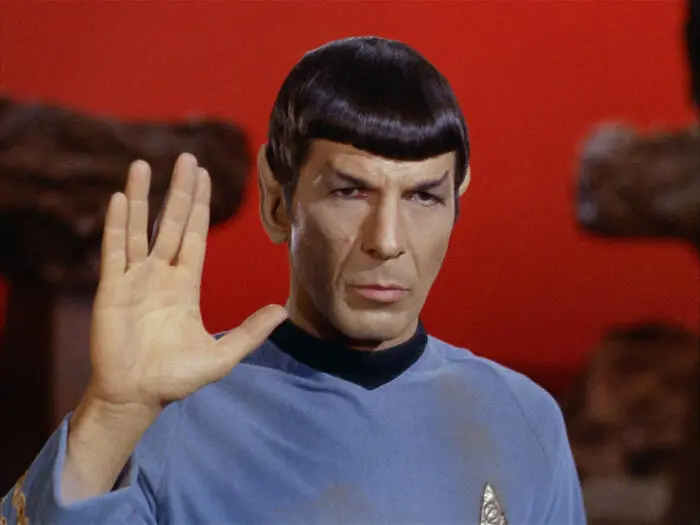 Gar nicht so leicht zum Nachmachen: Leonard Nimoy spreizt seine Finger zum vulkanischen Gruß