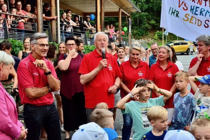 „Sie gingen cool in das Finale und steigerten sich von Bewerb zu Bewerb“, berichtete VS-Lehrer Anton Ebner, der mit Kollegin Astrid Buchacher die jungen Staatsmeister coachte.