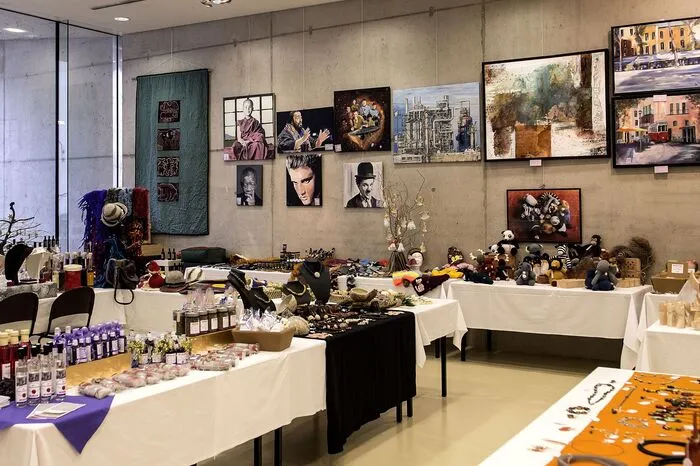 Gleichzeitig mit dem Weihnachtsmarkt eröffnete im Stadtmuseum der beliebte Kunst- und Handwerksmarkt 