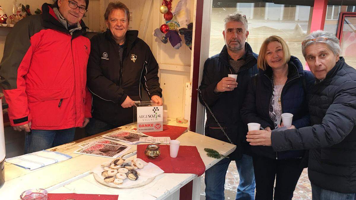 Groß war der Ansturm auf das Arge-Buffetstandl am Villacher Hauptplatz	