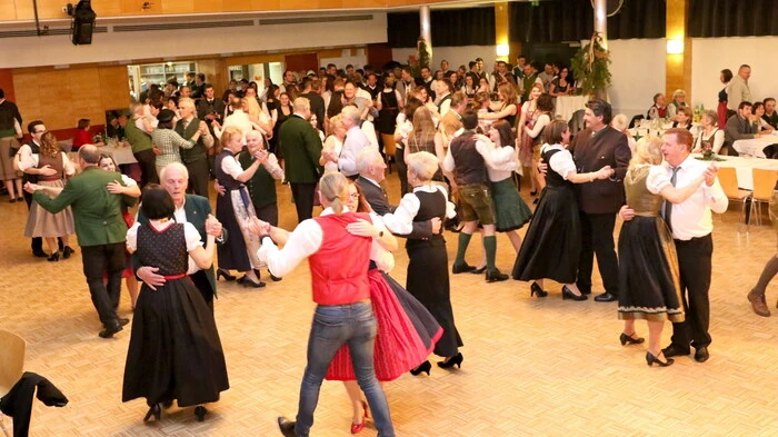 Um es gleich vorweg zu nehmen: Er kann zweifelsohne als der Ball der Stadt Althofen bezeichnet werden: der Krappfelder Jägerball. 