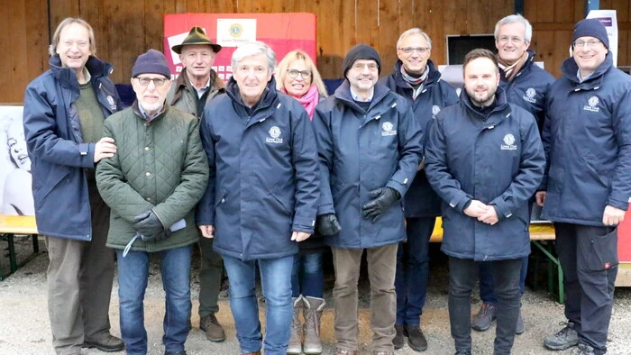 Unter dem Motto „Das Wochenende der helfenden Hände“ hatten die Friesacher Bürgerfrauen (Hannelore Maurer) und der Lions Club Friesach Burgenstadt (Präsident Manfred Jäger) eine große Weihnachts-Charity zur Unterstützung von in Not geratenen Familien in der Region im Fürstenhof auf die Beine gestellt. 