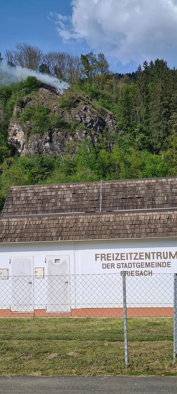 Das Freizeitzentrum befindet sich am Fuße des Brandherdes